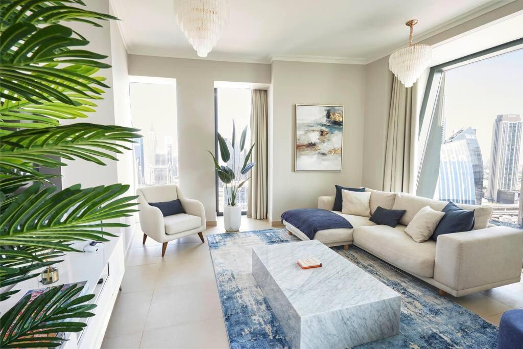 Larbi Breathtaking Burj And Fountain View Luxurious 2 Bed Apartment ดูไบ ภายนอก รูปภาพ