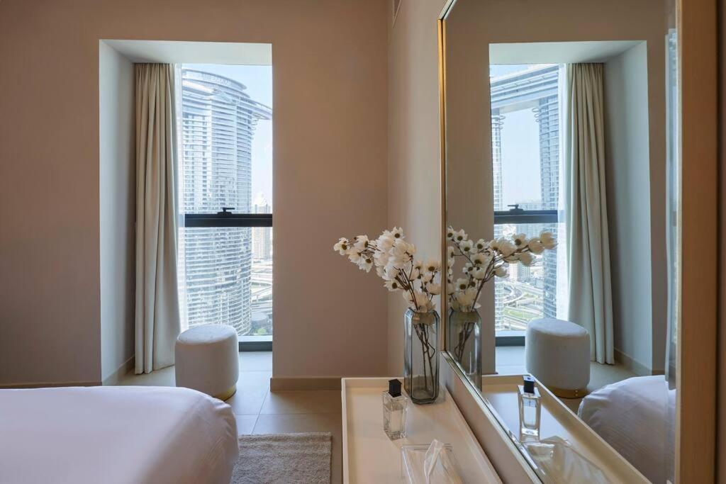 Larbi Breathtaking Burj And Fountain View Luxurious 2 Bed Apartment ดูไบ ภายนอก รูปภาพ