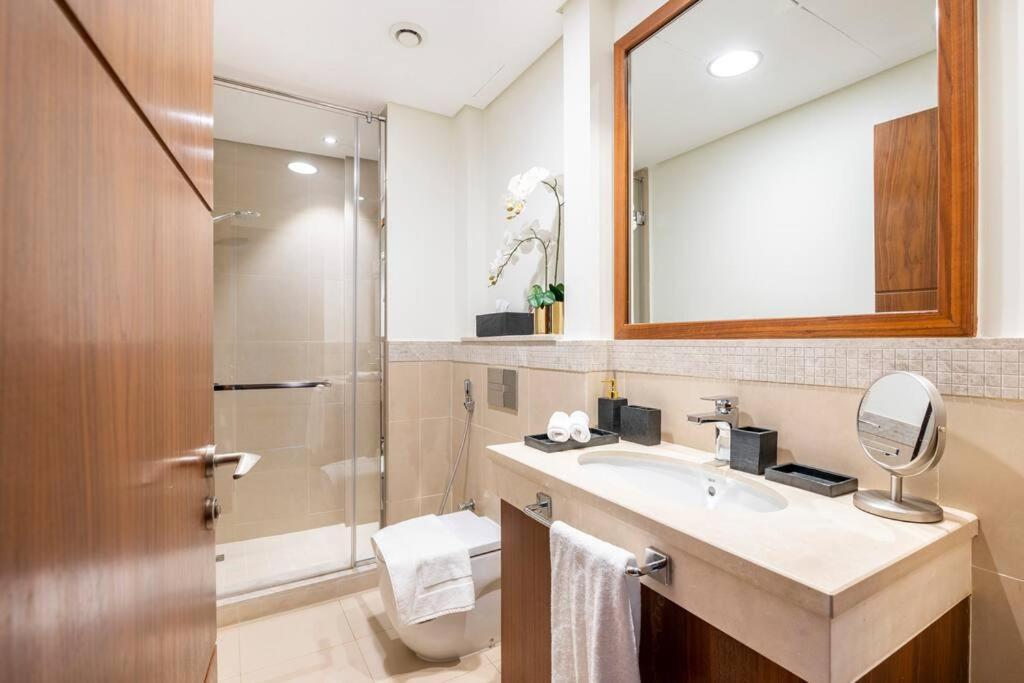 Larbi Breathtaking Burj And Fountain View Luxurious 2 Bed Apartment ดูไบ ภายนอก รูปภาพ
