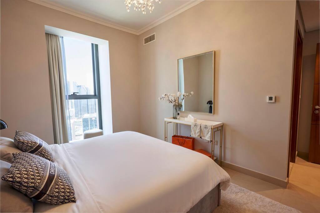 Larbi Breathtaking Burj And Fountain View Luxurious 2 Bed Apartment ดูไบ ภายนอก รูปภาพ