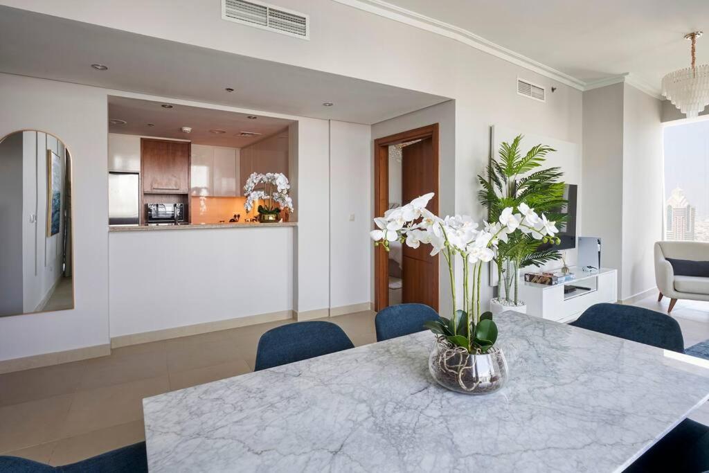 Larbi Breathtaking Burj And Fountain View Luxurious 2 Bed Apartment ดูไบ ภายนอก รูปภาพ
