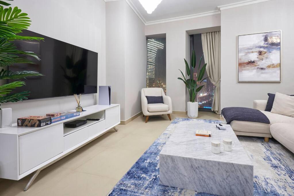 Larbi Breathtaking Burj And Fountain View Luxurious 2 Bed Apartment ดูไบ ภายนอก รูปภาพ