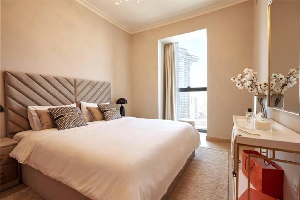 Larbi Breathtaking Burj And Fountain View Luxurious 2 Bed Apartment ดูไบ ภายนอก รูปภาพ