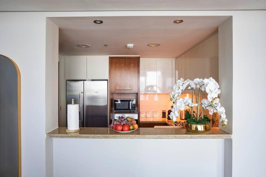 Larbi Breathtaking Burj And Fountain View Luxurious 2 Bed Apartment ดูไบ ภายนอก รูปภาพ